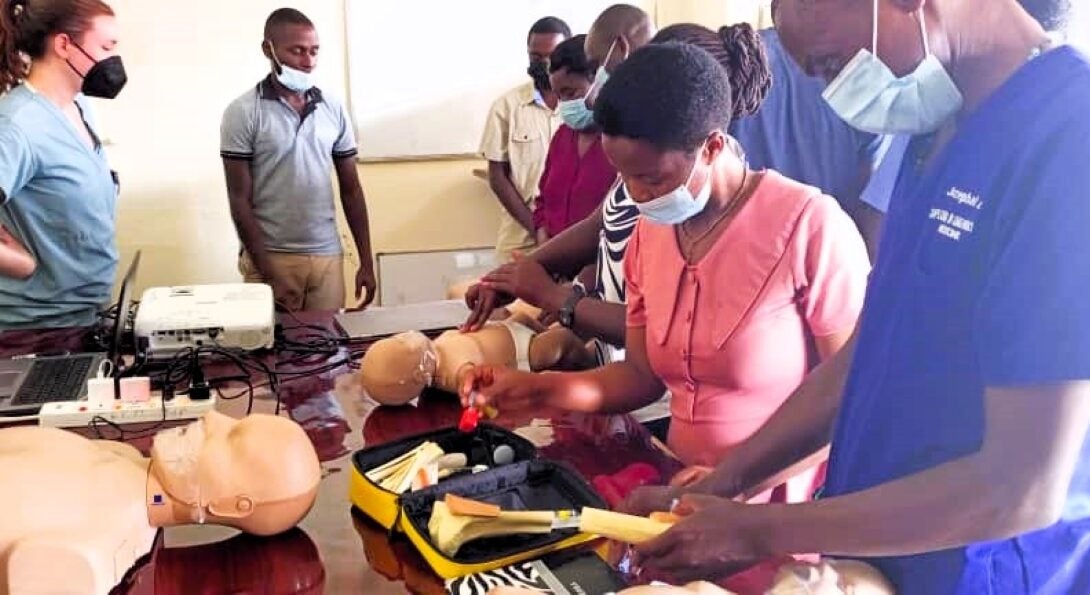 Global EM fellow, Emily Walton, along with Ugandan collaborators