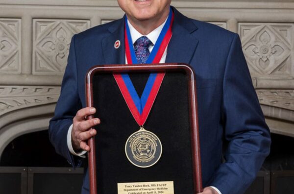 Portrait of TVH holding the award