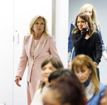First Lady, Academy Award-winning actress visit UIC to discuss women’s health research initiative
                  